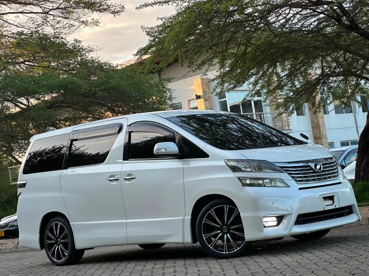 TOYOTA VELLFIRE